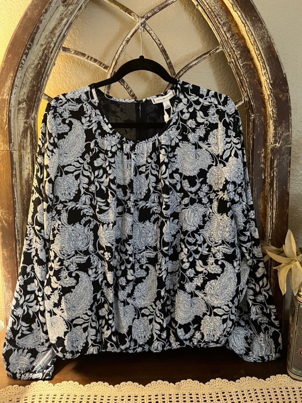 Tommy Hilfiger Navy and Light Blue Floral Blouse, Size Medium